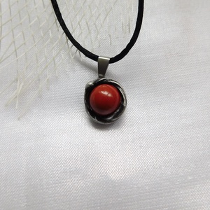 Mini vörös jáspis medál  - ékszer - nyaklánc - medálos nyaklánc - Meska.hu
