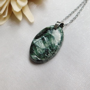 Szerafinit medál acél láncon - Meska.hu