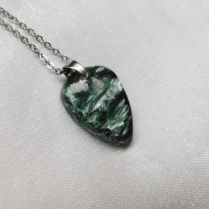 Szerafinit medál acél láncon - Meska.hu