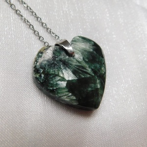 Szerafinit medál acél láncon - Meska.hu