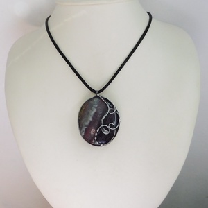 Fluorit medál pirit csíkkal - ékszer - nyaklánc - medál - Meska.hu