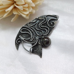 Sárkányvér jáspis bross/kitűző - Meska.hu