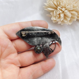 Sárkányvér jáspis bross/kitűző - ékszer - kitűző és bross - Meska.hu