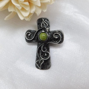 Nefrit jáde kereszt bross / kitűző - ékszer - kitűző és bross - Meska.hu