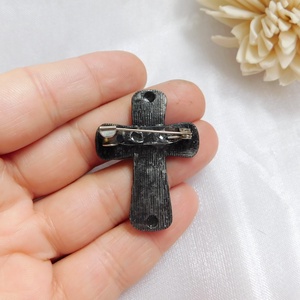 Nefrit jáde kereszt bross / kitűző - ékszer - kitűző és bross - Meska.hu