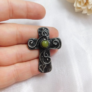 Nefrit jáde kereszt bross / kitűző - ékszer - kitűző és bross - Meska.hu