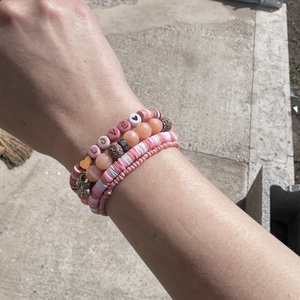 Peachy Love Prémium Karkötő Szett � Ásványokkal és Egyedi Felirattal - ékszer - karkötő - gyöngyös karkötő - Meska.hu