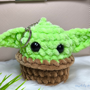 Baby Yoda amigurumi kulcstartó - Meska.hu