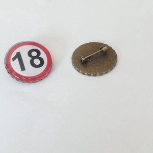 18. szülinapra kitűző, Ékszer, Kitűző és Bross, Kitűző, Ékszerkészítés, MESKA