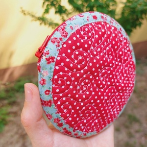 Őszre, karácsonyra:  Piros színű kerek kulcstartó, neszeszer - táska & tok - kulcstartó & táskadísz - kulcstartó - Meska.hu