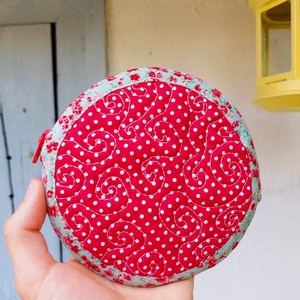 Őszre, karácsonyra:  Piros színű kerek kulcstartó, neszeszer - táska & tok - kulcstartó & táskadísz - kulcstartó - Meska.hu