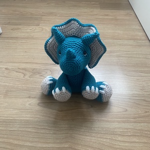 Horgolt Triceratops Amigurumi - játék & sport - plüssállat & játékfigura - plüss dínók - Meska.hu