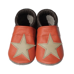 Készleten lévő bőr puhatalpú babacipő - 21-es méret - Csillagos/Téglavörös/Sötétbarna -  - Meska.hu