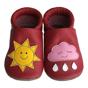Új! Hopphopp puhatalpú cipő - Napocskás/felhős - piros, Ruha & Divat, Cipő & Papucs, Cipő, szandál, Bőrművesség, Varrás, A cipők természetes, puha, minőségi bőrből készülnek, melyek ideálisak a járni tanuló babáknak, vag..., MESKA