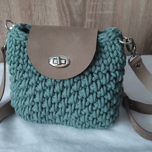 Táska a mindennapokra!, Táska & Tok, Kézitáska & válltáska, Vállon átvethető táska, Horgolás, Eladó egyedi, kézzel horgolt crossbody táska – a tökéletes kiegészítő!
Ez a 22x16x4 cm méretű, pamu..., MESKA