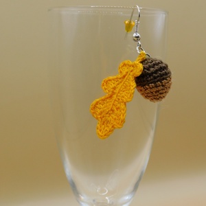 horgolt makk levéllel fülbevaló - ékszer - fülbevaló - fülékszer - Meska.hu