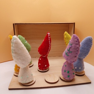 Hét napjai waldorf törpék dobozkában - játék & sport - készségfejlesztő és logikai játék - montessori szivárvány, waldorf játékok - Meska.hu