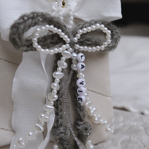 Táska charm vagy kulcstartó szürke színben - táska & tok - kulcstartó & táskadísz - kulcstartó - Meska.hu