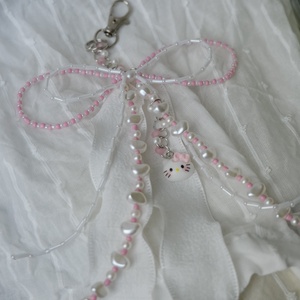 Táska charm vagy kulcstartó rózsaszín és fehér színben, Táska & Tok, Kulcstartó & Táskadísz, Táskaakasztó, Ékszerkészítés, Gyöngyfűzés, gyöngyhímzés, MESKA