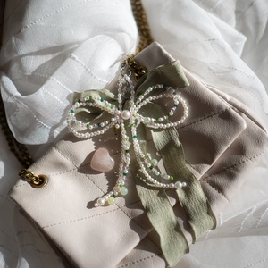 Táska charm vagy kulcstartó zöld színben - táska & tok - kulcstartó & táskadísz - táskaakasztó - Meska.hu