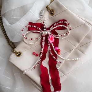 Táska charm vagy kulcstartó burgundi színben, Táska & Tok, Kulcstartó & Táskadísz, Táskaakasztó, Ékszerkészítés, Gyöngyfűzés, gyöngyhímzés, MESKA