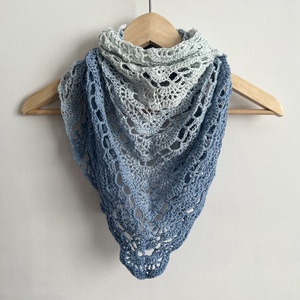 Színátmenetes horgolt kendő - ruha & divat - sál, sapka, kendő - vállkendő - Meska.hu