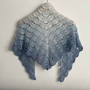 Színátmenetes horgolt kendő - ruha & divat - sál, sapka, kendő - vállkendő - Meska.hu