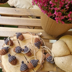 Horgolt makkos füzér - Meska.hu