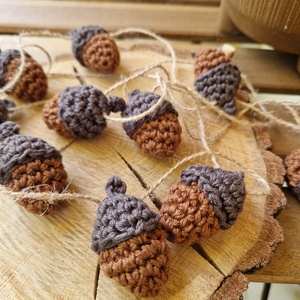 Horgolt makkos füzér - otthon & életmód - dekoráció - fali és függő dekoráció - girland, zászlófűzér - Meska.hu