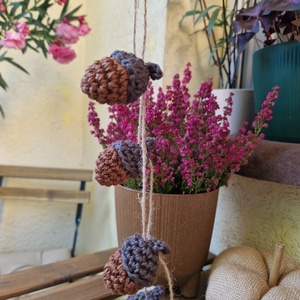 Horgolt makkos füzér - otthon & életmód - dekoráció - fali és függő dekoráció - girland, zászlófűzér - Meska.hu