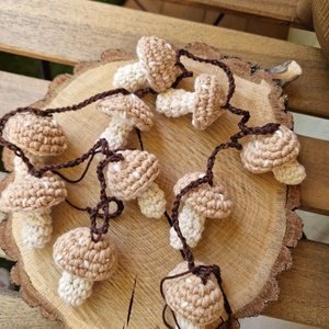 Horgolt gombás füzér - Meska.hu