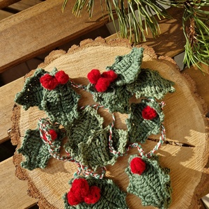 Horgolt magyal füzér - Meska.hu