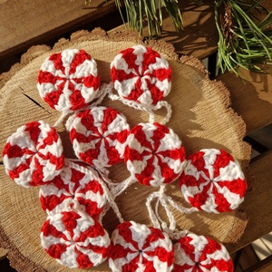 Horgolt mentolos cukorka füzér - Meska.hu