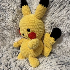 Horgolt Pikachu - játék & sport - plüssállat & játékfigura - plüss mesefigurák - Meska.hu