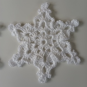 Horgolt hópehely  - karácsony - karácsonyi lakásdekoráció - karácsonyfadíszek - Meska.hu