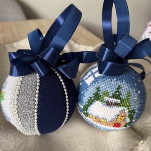 Keresztszemes karácsonyi gömbök (2db) - karácsony - karácsonyi lakásdekoráció - karácsonyfadíszek - Meska.hu