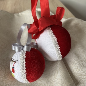 Keresztszemes karácsonyi gömbök (2db) - karácsony - karácsonyi lakásdekoráció - karácsonyfadíszek - Meska.hu