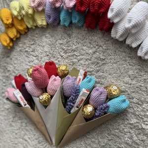 Nőnapi horgolt tulipán levendulával, Otthon & Életmód, Dekoráció, Virágdísz és tartó, Virágcsokor, Virágok, Horgolás, MESKA