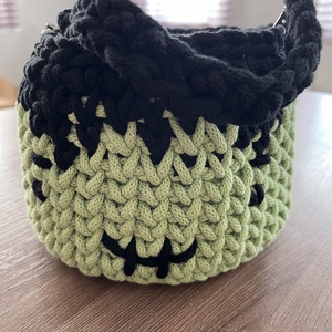 Horgolt zombi kosár  - otthon & életmód - tárolás & rendszerezés - tárolókosár - Meska.hu