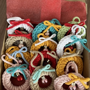 Karácsonyfadíszek díszdobozban - karácsony - karácsonyi lakásdekoráció - karácsonyi lakásdíszek - Meska.hu