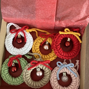 Karácsonyfadíszek díszdobozban - karácsony - karácsonyi lakásdekoráció - karácsonyi lakásdíszek - Meska.hu