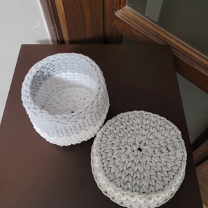 Horgolt kosarak-szürke - otthon & életmód - dekoráció - asztal és polc dekoráció - horgolt & csipketerítő - Meska.hu