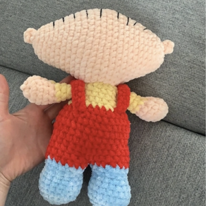 Stewie Griffin horgolt plüss figura - játék & sport - plüssállat & játékfigura - plüss mesefigurák - Meska.hu