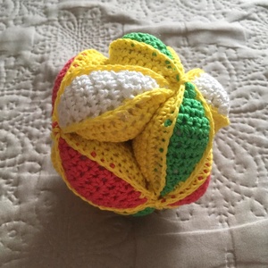 Horgolt készségfejlesztő Montessori labda (Amish puzzle ball) - játék & sport - készségfejlesztő és logikai játék - oktató játékok - Meska.hu