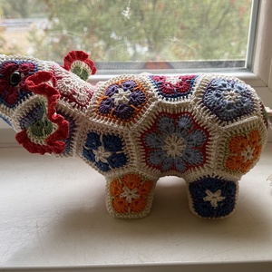 Virágmintás elefánt - Meska.hu