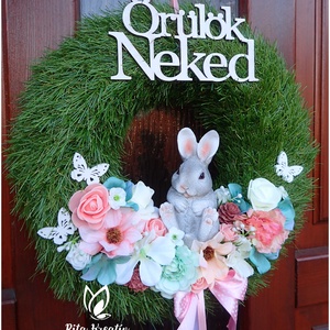 Tavaszi nyuszis műfű koszorún - otthon & életmód - dekoráció - ajtó- és ablak dekoráció - ajtódísz & kopogtató - Meska.hu