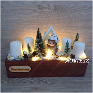 Adventi asztaldísz kedves sünivel - karácsony - adventi díszek - adventi asztaldísz - Meska.hu
