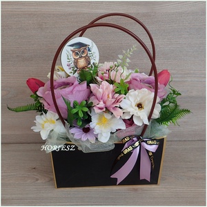 Ballagási elegáns virágtáska, Otthon & Életmód, Virágdekoráció, Virágok, Virágcsokor, , Ballagási virágtáska elegáns fekete színben, élethű lila-fehér-rózsaszín virágokkal. 
Baglyos balla..., MESKA