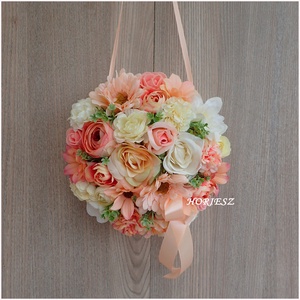 Különleges virág válltáska, Otthon & Életmód, Virágdekoráció, Virágok, Virágcsokor, , Ez a kör alakú dobozba készült válltáska igazán trendi, vagány és több okból előnyös:
- nem hervad ..., MESKA