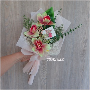 Élethű orchidea csokor ballagásra - Meska.hu